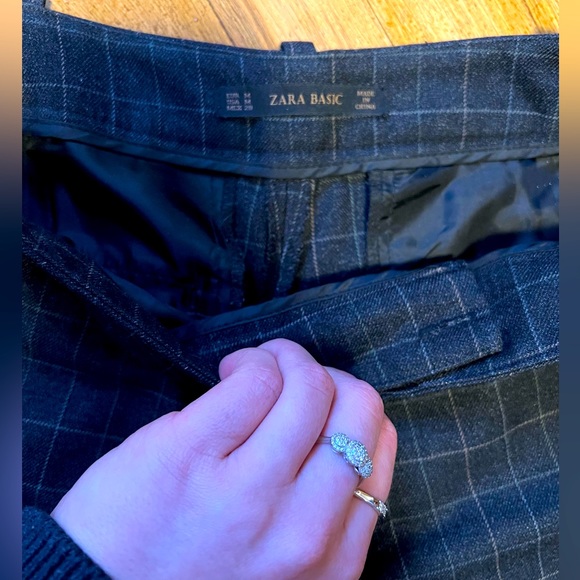 Adorable grey work pants from Zara with detailed lines. Worn once, like new. - Picture 4 of 4